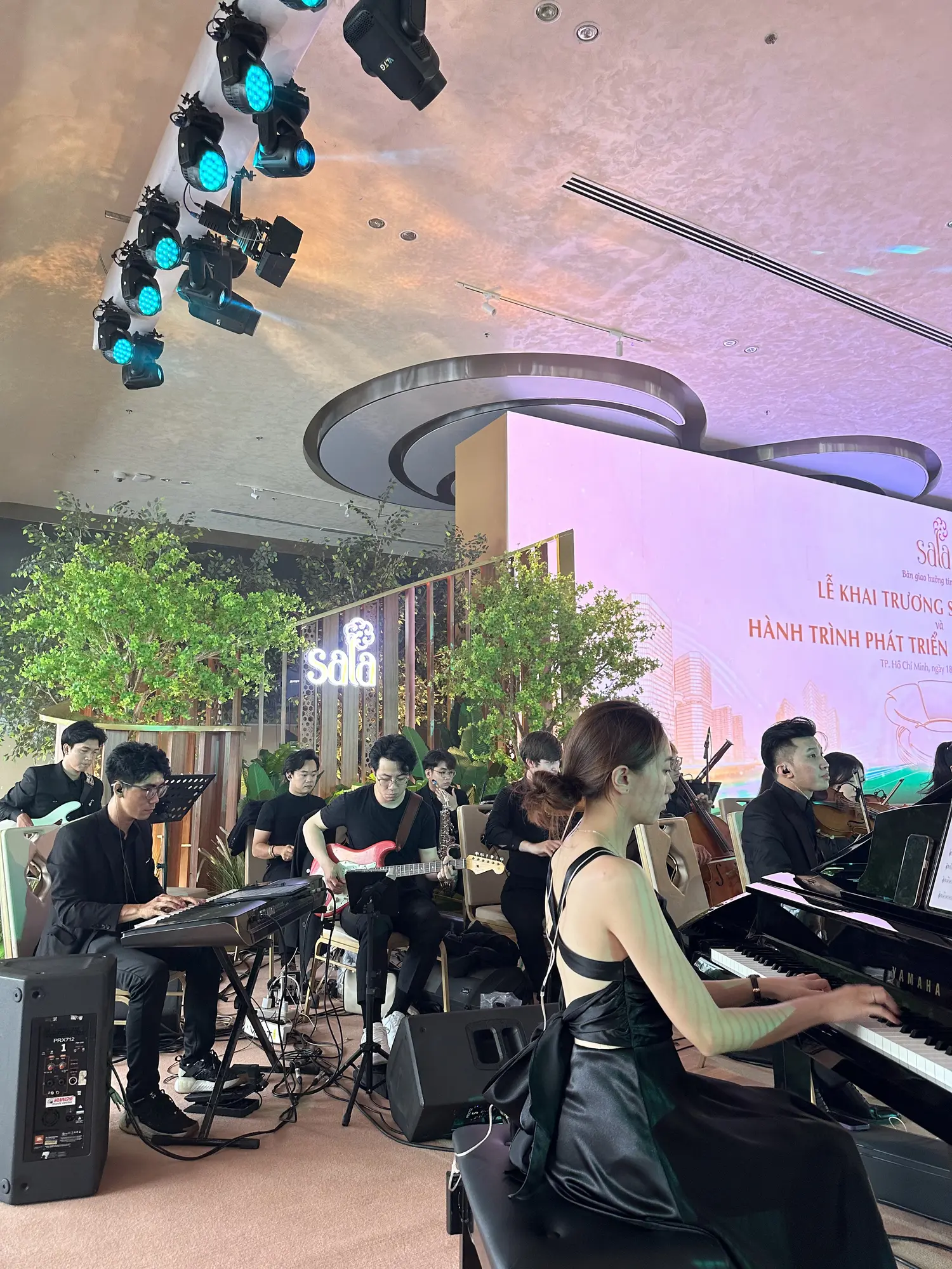 Symphonic Collection biểu diễn sự kiện